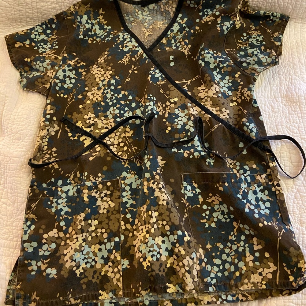 Scrub top